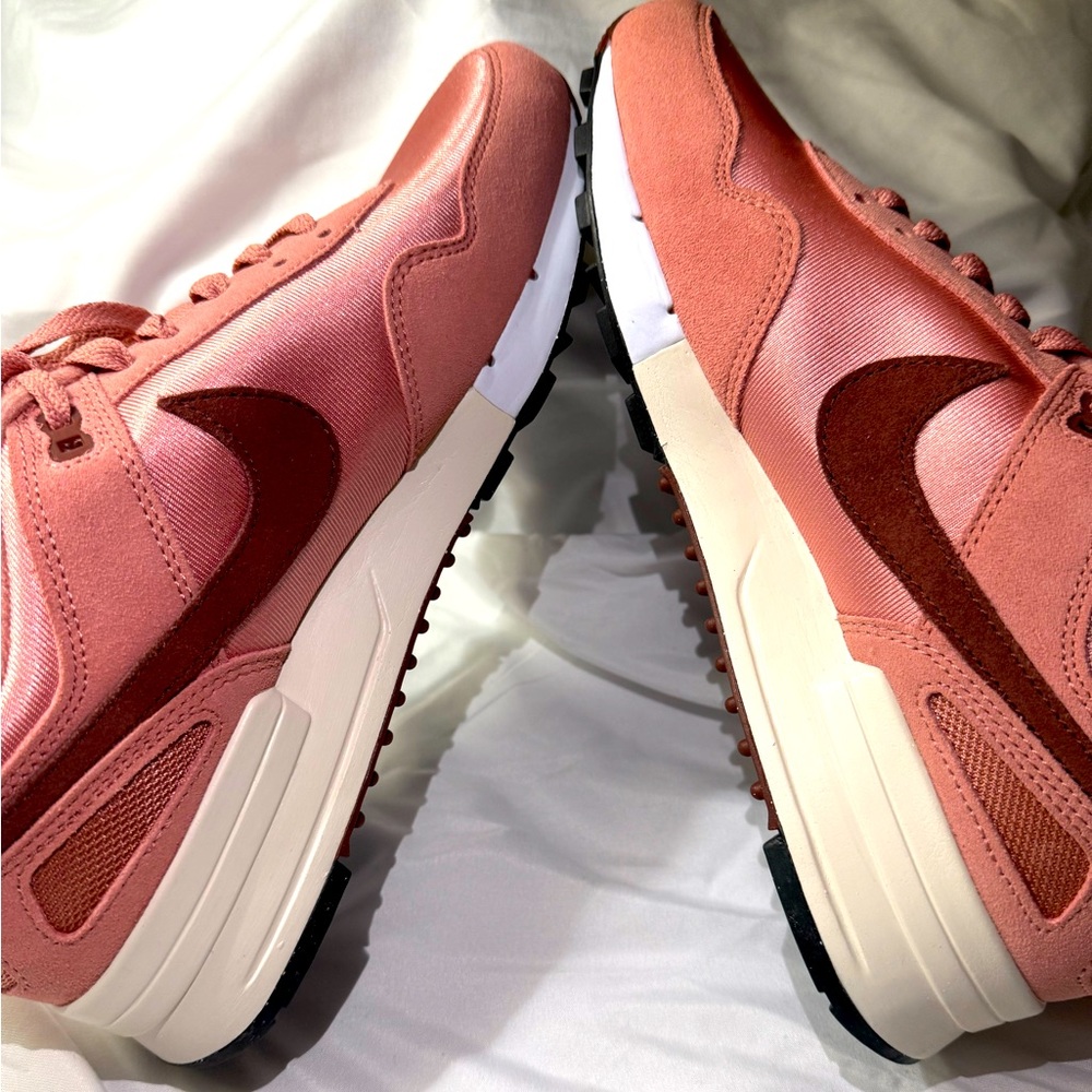 Nike Air Pegasus ‘89  Color : Red /Stardust Phantom M/Size 8.5